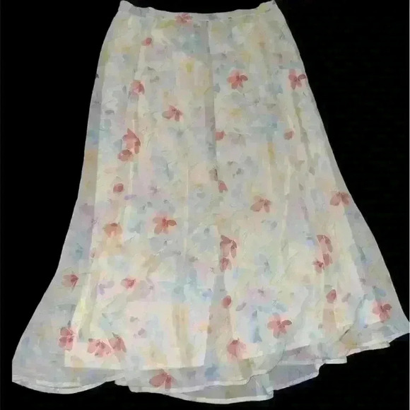 Off White Floral Print Skirt - Picture 2 of 3